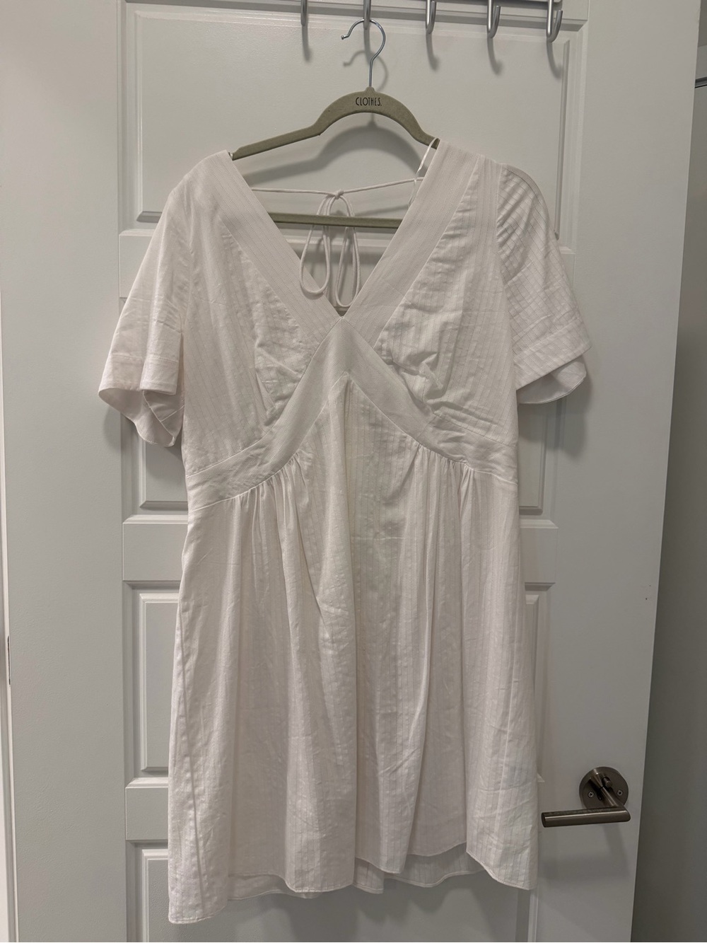 Banana Republic White V‑Neck Short Sleeve Dress Size L